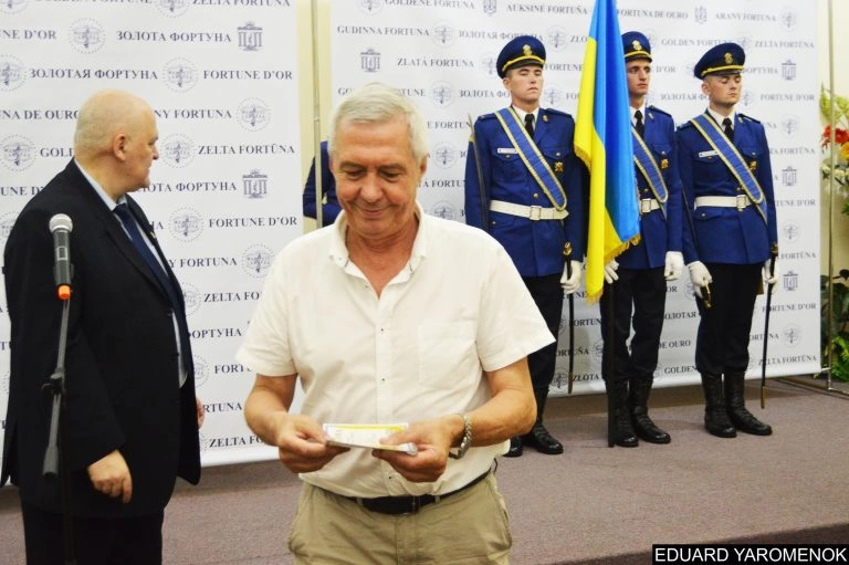 Визнаючи дослідницький внесок
