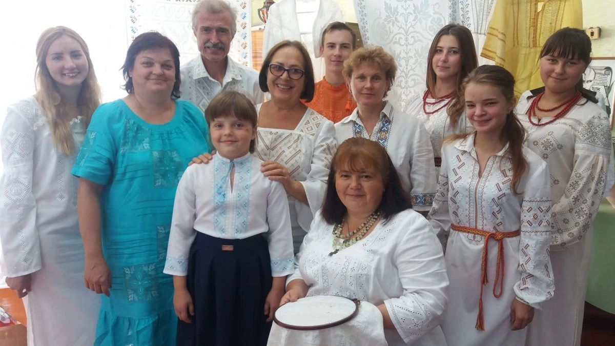 Вишивка &laquo;білим по білому&raquo;: робота, що об&rsquo;єднує та згуртовує громаду